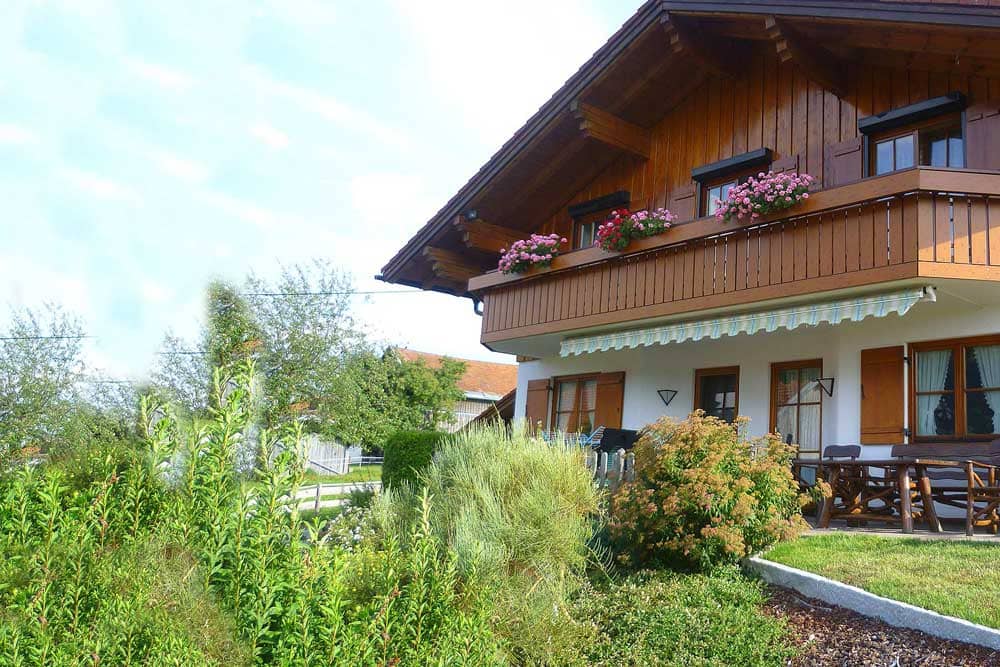 aluminium-balkon-holzoptik-beispiel